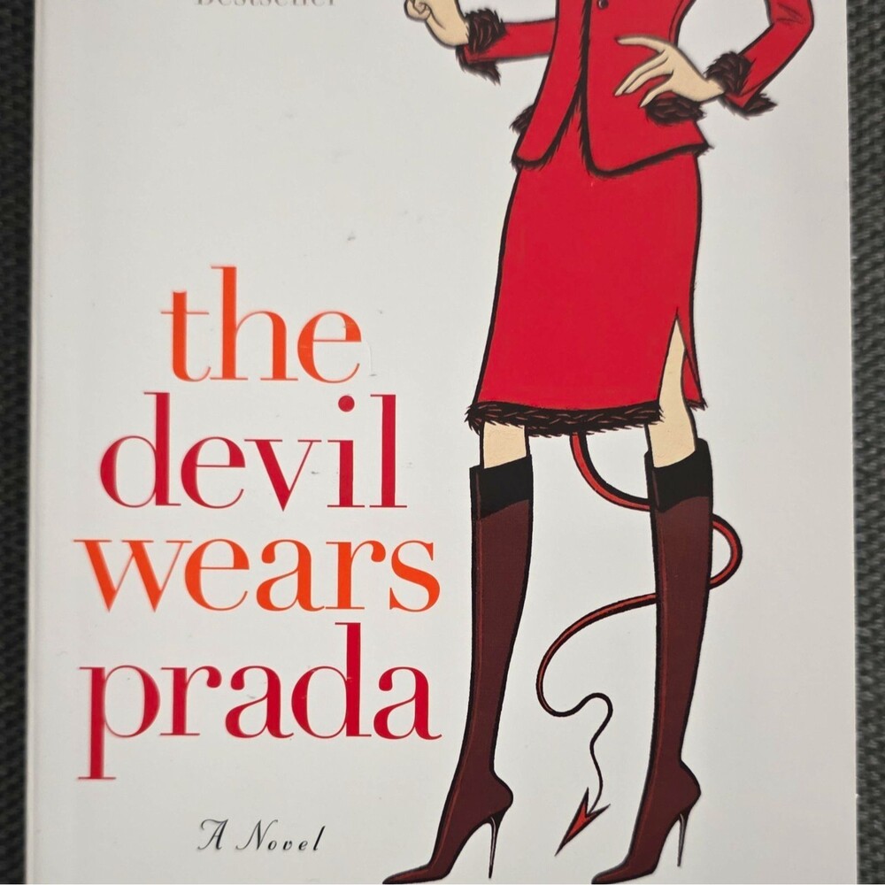 The Devil Wears Prada : A Novel by Lauren Weisberger, Paperback Fiction